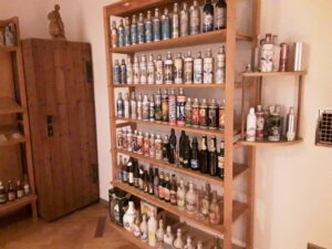 der Ausstellungsraum nimmt bereits Gestalt an